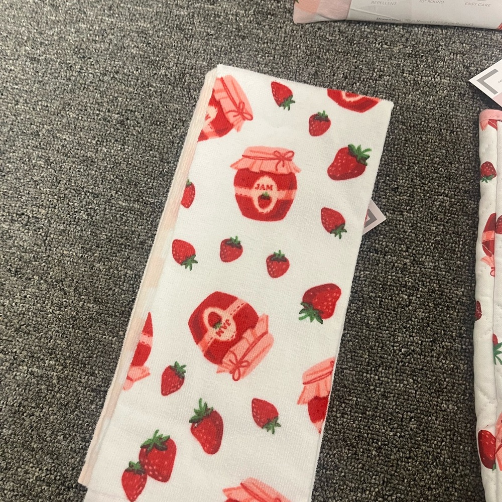 New Strawberry Jam Kitchen Set - Picture 2 of 4